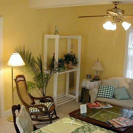Fuquay Mineral Spring Inn & Garden エクステリア 写真